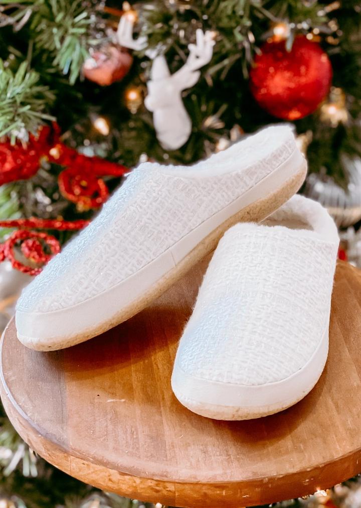 SHOES & SLIPPERS